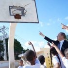 La cancha de la escuela Buenos Aires debe ser reparada.