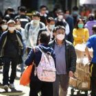 Después de 1.000 días, Hong Kong suprime el uso obligatorio de mascarillas