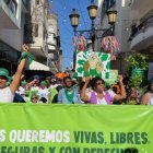 Mujeres hacen caminata por 8 de Marzo.