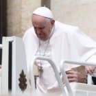 El papa Francisco pasa su primera noche en hospital