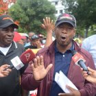 Productores de cebolla protestan frente al Palacio Nacional