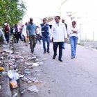Ministro de Salud Pública visita sector de Santo Domingo Norte.