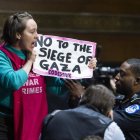 Interrumpen una audiencia en el Senado de EEUU al grito de: “Alto al fuego ya en Gaza”