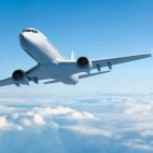 Evacúan a pasajeros de un avión en el AILA