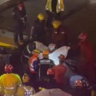 Salió a buscar unos amigos al aeropuerto y todos murieron en el derrumbe del desnivel de la 27