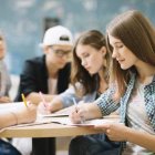 Becas para estudiantes hispanos poder ir a la Universidad en EUA