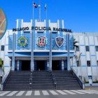 ¡A punta de pistola! Motorista aprovecha tapón para robar celular a conductor en movimiento