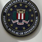 El sello del FBI en una oficina en Omaha, Nebraska, el 10 de agosto de 2022. (Foto AP/Charlie Neibergall)

