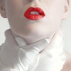 Asfixia erótica: los peligros de una práctica de moda entre los jóvenes que pone en riesgo especialmente a las mujeres