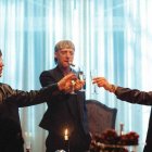 Así luce Peso Pluma tras su cambio de look para su nuevo éxito “La People II”