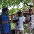 La foto muestra al presidente del Consorcio Empresarial Cibao Atlántico, Danilito Guzmán, junto a los Alcaldes de Villa Vásquez y de Maimón, Divison Sánchez y Jenrry Castro, junto a dos de los presentadores del Show del Mediodía, espacio televisivo desde donde se hizo el relanzamiento. Foto Rafael Santos.