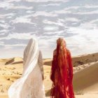 Ariadna Canaán.  Entre el cielo y la arena. Novias. Fotografía digital con inteligencia artificial controlada sobre papel de algodón, 115x76 cm, 2024.