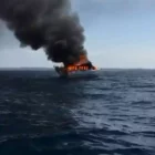 Embarcacion-incendiada-en-el-mar.-Foto-fuente-externa.