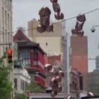 Decenas de globos con forma de pene sobrevuelan la corte donde se juzga a Trump