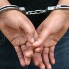 Arrestan a mujer acusada de estafa al seguro social