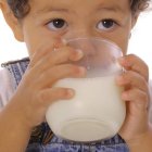 Las recomendaciones incluyen el  consumo adecuado de lácteos, combinado con otros hábitos saludables.