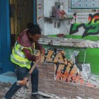 ¡Ilegales y ocupando las aceras! Bancas de apuestas en la Albert Thomas ya fueron destruidas