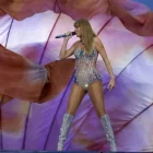 Taylor Swift comparte foto con silueta de Kamala