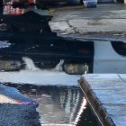 Residentes del Ensanche Isabelita desesperados ante cúmulo de aguas contaminadas y peligro sanitario