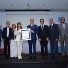 Entrega-reconocimiento-a-Luis-Miguel-De-Camps