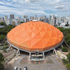 Una hermosa vista del techo del Palacio de los Deportes que es sometido a una radical reconstrucción.