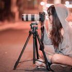 Trípode, cÁmara y joven buenas-cámaras-video.
