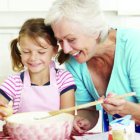 Una de las experiencias más grata que puede tener una persona es la cocinar con la abuela