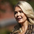 La secretaria de prensa de la Casa Blanca, Karoline Leavitt, habla con los medios en la Casa Blanca, en Washington, D.C., EE.UU., el 2 de octubre de 2025. EFE/EPA/Bonnie Cash

