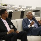 El jurista evangélico, Luis Thomas (a la derecha), favorece que una mujer que haya sido violada recurra a la denominada “Pastilla del día después” para impedir la formación de un embarazo, porque el aborto en estas condiciones, dijo, es una “situación necesaria”. Foto: Arismendy Lora.