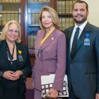 La creadora de los premios María Khury, gerente general de Alta Travel; Mariela Vicini, fundadora del Cemdoe, y Alexis Colón, gerente de Colón & Partners.
