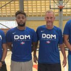 El coach Néstor -Che- García, al centro, y equipo de técnicos:  Abraham Disla, Adenauer Díaz y David Díaz.