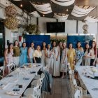 Sary Méndez junto a miembros y seguidoras de la plataforma.