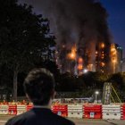 El incendio levanta una densa columna de humo