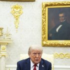 El presidente de Estados Unidos, Donald Trump, habla en el Despacho Oval de la Casa Blanca EFE/ Yuri Gripas 