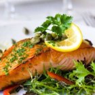 Comidas servidas con limón