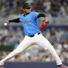 Edward Cabrera (27) durante su gran actuación de 11 ponches ante Atlanta.