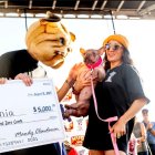 La mascota se hizo acreedora a un premio de 5.000 dólares. (AP Photo/Noah Berger)
