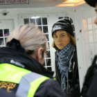 Una fotografía tomada y publicada por Prisoners for Palestine en Londres el 23 de diciembre de 2025 muestra a la activista sueca Greta Thunberg sentada en una furgoneta policial tras su detención por agentes de policía frente a las oficinas de Aspen Insurance en Plantation Place, en Fenchurch Street.