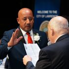 Dominicano Brian A.DePeña jura segundo período en la alcaldía de Lawrence