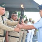 El teniente general Carlos Antonio Fernández Onofre, entrega al general  Euler E. Sierra Pérez, FARD.
