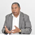 De la Rosa denunció que la negativa del Estado a aplicar la indexación ha provocado una pérdida sostenida del poder adquisitivo.