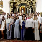 La familia León Jimenes realizó una eucaristía muy significativa presentando en el ofertorio elementos de valores de la familia y en el coctel resaltaron por todo lo alto la dominicanidad.