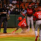 Junior Lake se desliza quieto en el plato en el Francisco Micheli