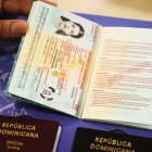 El documento tiene elementos alusivos a la dominicanidad.