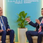 El presidente Luis  Abinader junto a su homólogo de Paraguay y  de Ecuador.
Durante el encuentro con el presidente de Paraguay, Santiago Peña, el mandatario dominicano conversó sobre la utilización del hub logístico de la República Dominicana como plataforma para que Paraguay pueda exportar sus productos agrícolas hacia otros mercados.