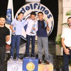 Los atletas premiados de los Delfines  de Naco.