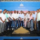 Momento en el ministro de Deportes, Kelvin Cruz, da el palazo inicial de los trabajos