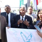 Manuel María Mercedes en  la protesta.   Alexis Monegro