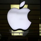 El logo de Apple en una tienda, el 16 de diciembre de 2020, en Múnich. (AP Foto/Matthias Schrader, Archivo)