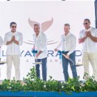 El presidente Abinader junto a líderes de Playa Grande,